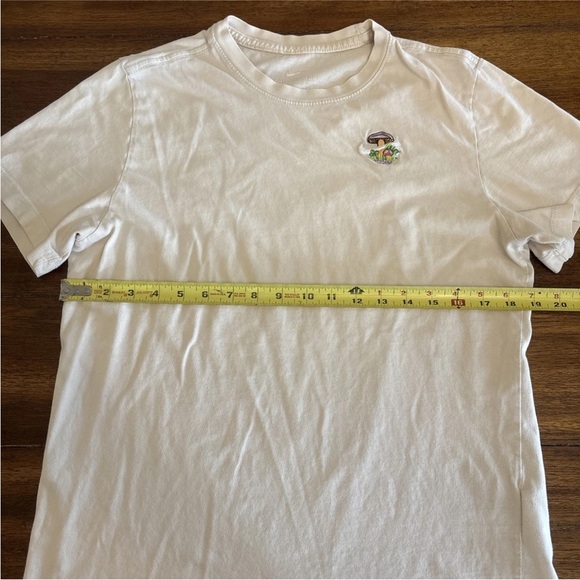 Nike Tee Men's Tshirt Mushroom Logo Beige Size Medium With Flaw - Picture 5 of 13